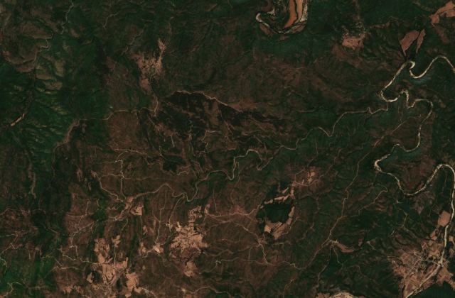 Burned area near Mikró Déreio from space